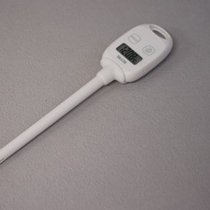 シンプルなデジタル温度計
